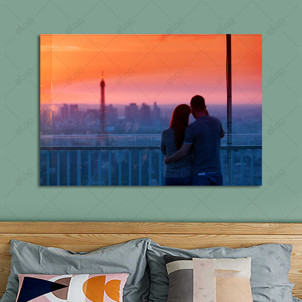 A couple in front of the Eiffel Tower at sunset - E1P3145